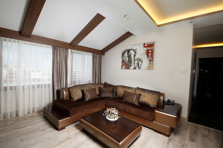 Room 8 of 30