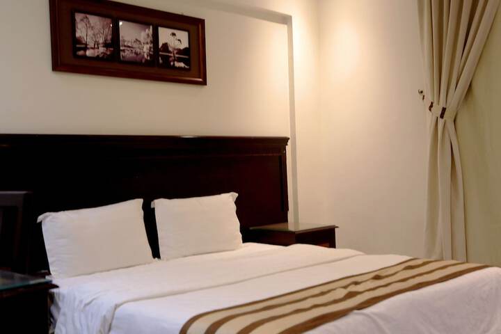 Room 7 of 9