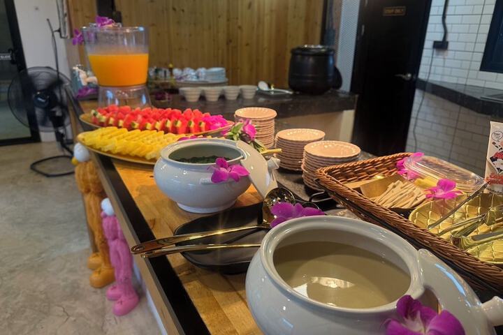 Breakfast/Coffee Service 82 of 96