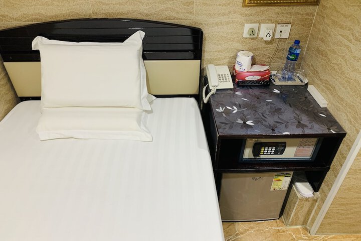 Room 26 of 142