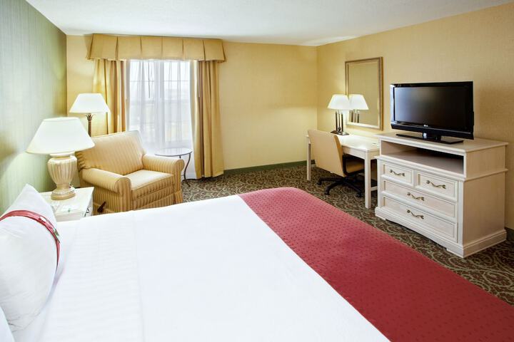 Premium King Bed (4 of 22)