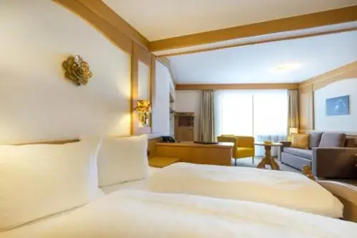 Room 3 of 16