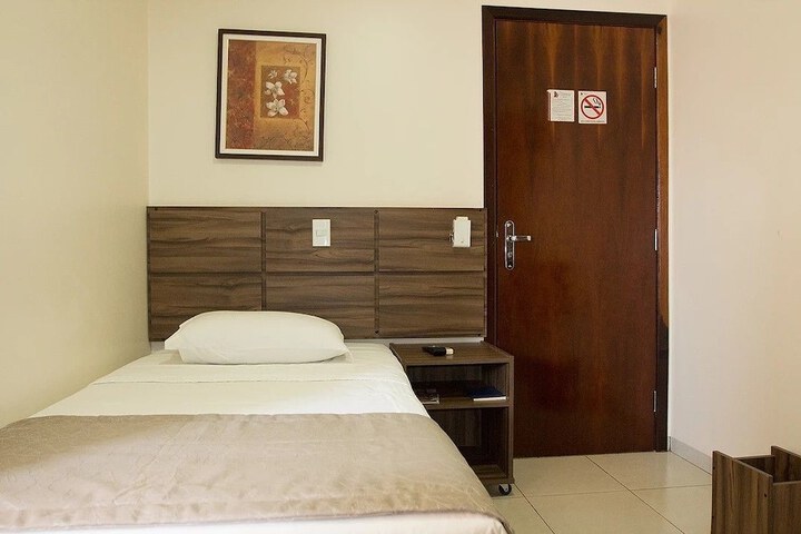 Room 13 of 32
