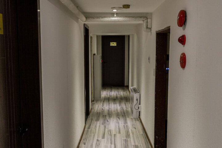 Ballroom/Hall 46 of 48