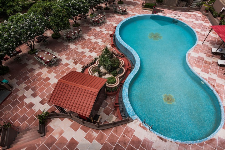 Hotel with Pool