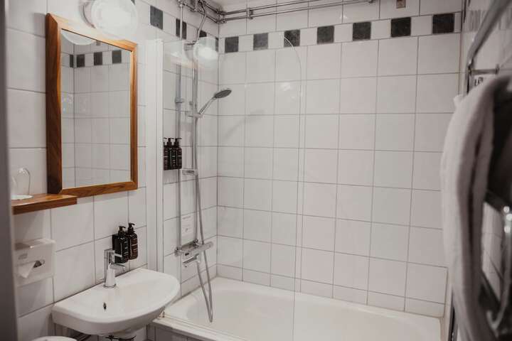 Room 102 of 157