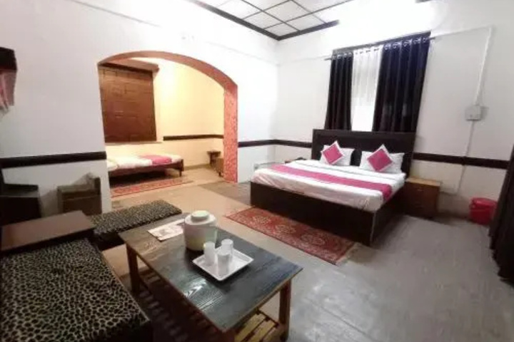 Room 6 of 16