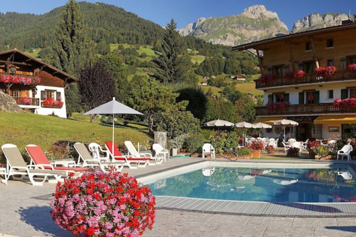 Hotel Pool
