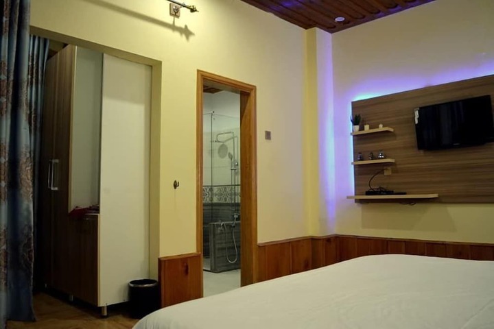 Room 18 of 27