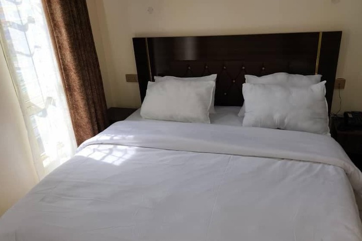 Room 10 of 29