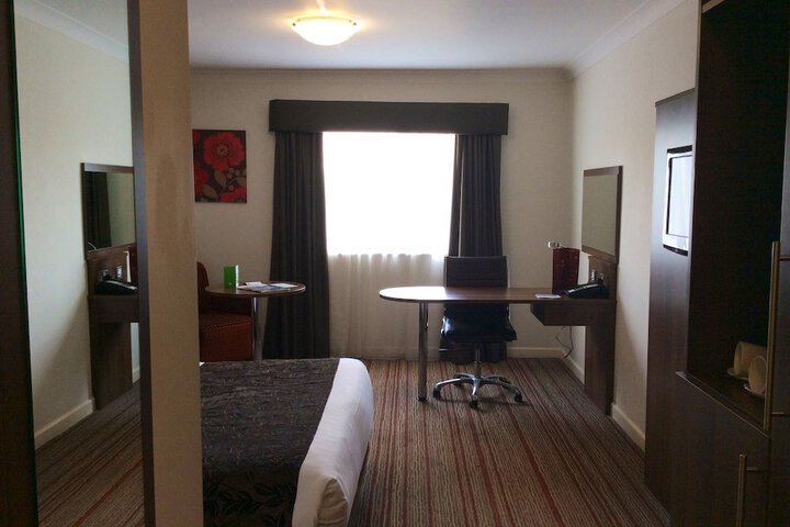Room 9 of 32
