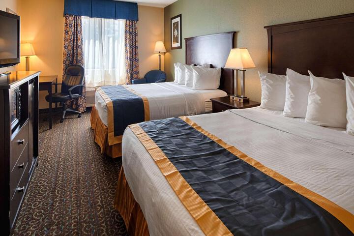 2 Queen Beds (9 of 13)