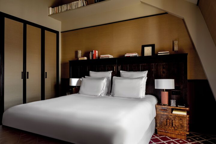 Room 16 of 42