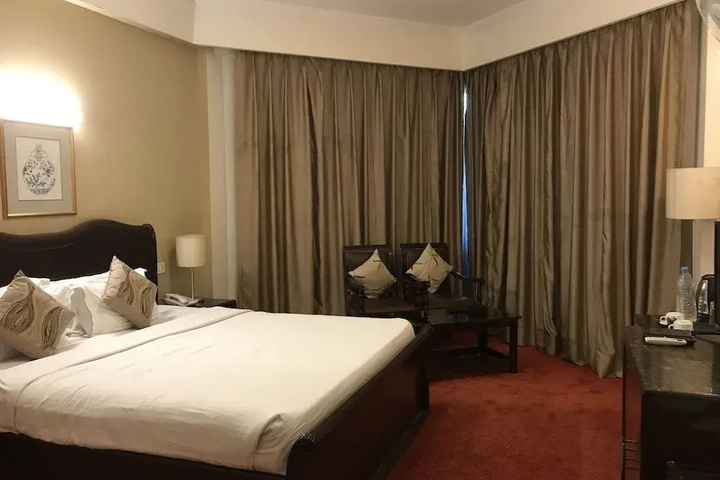 Room 3 of 18