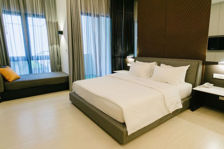 Room 7 of 33