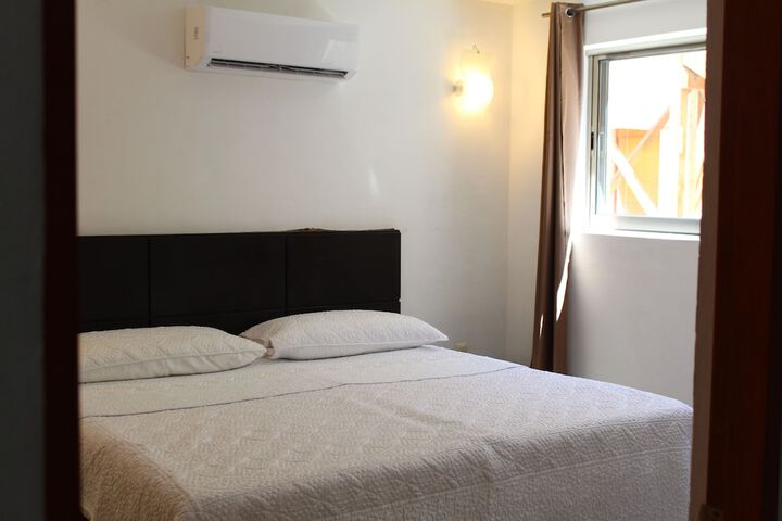 Room 4 of 33
