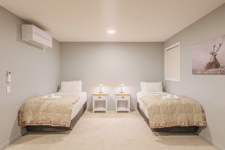 Room 2 of 10