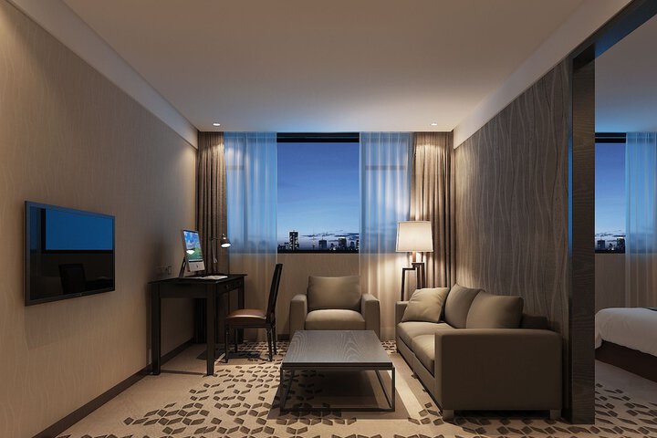 Room 4 of 18