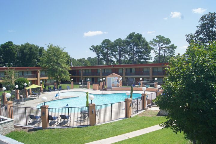 Pool 60 of 101