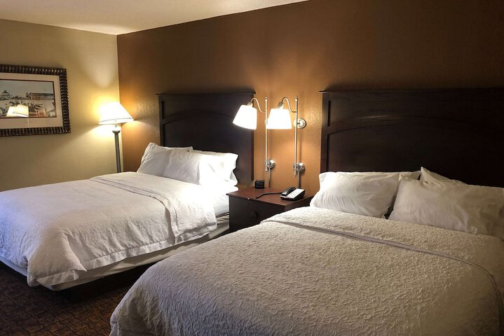 1 Queen Bed Mobility Accessible (6 of 9)