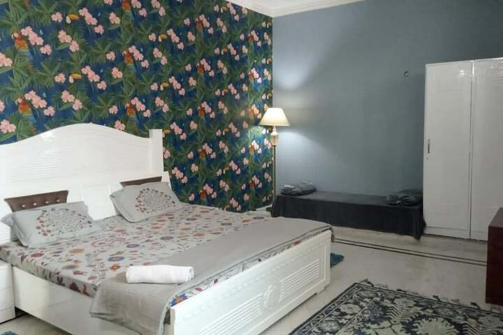 Room 7 of 28