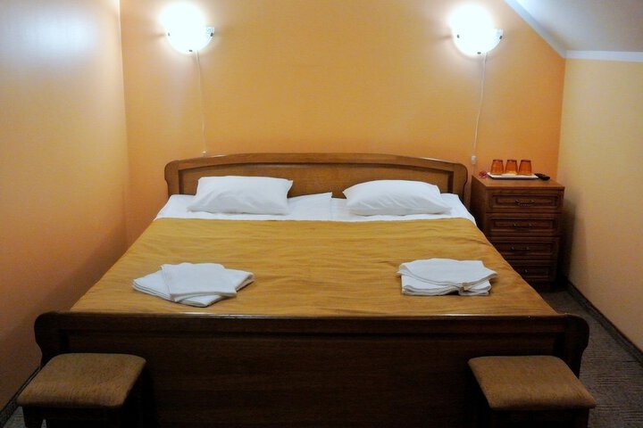 Room 10 of 34