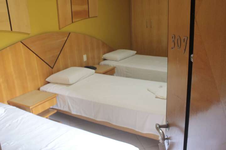 Room 6 of 40