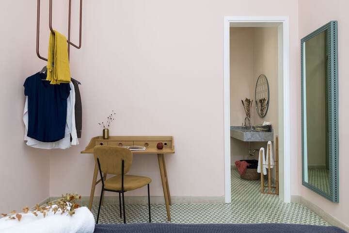 Room 12 of 77