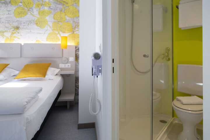 Room 42 of 112