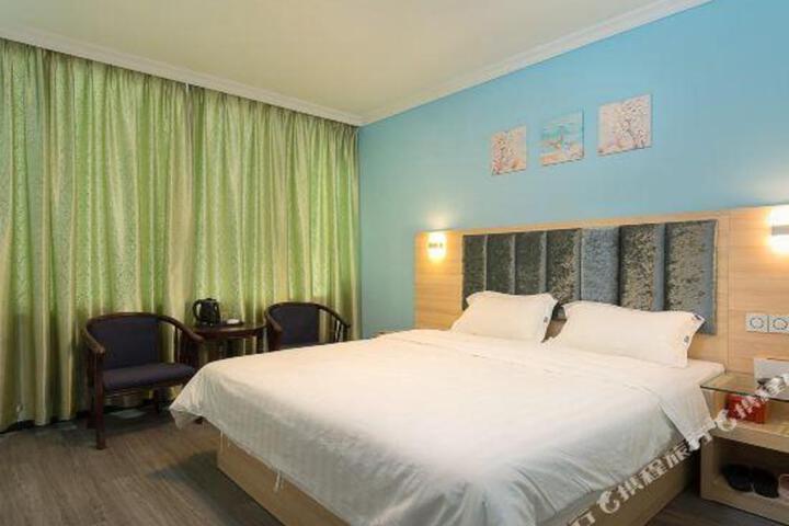 La Belle Hotel