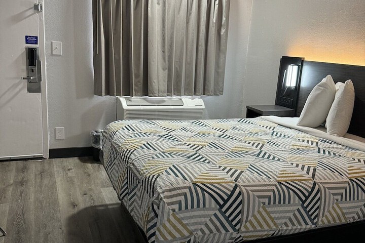 Room 27 of 54