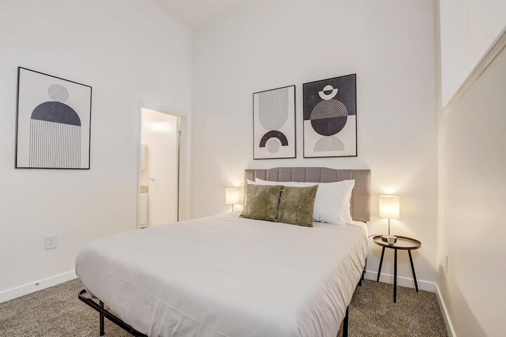 Room 6 of 194