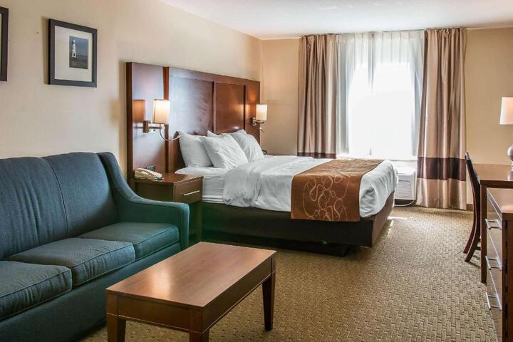 1 King Bed Suite Accessible (7 of 20)