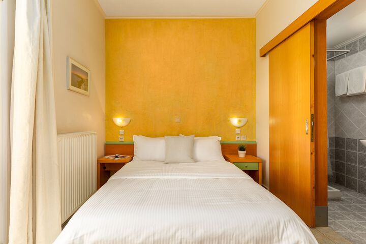 Room 5 of 52