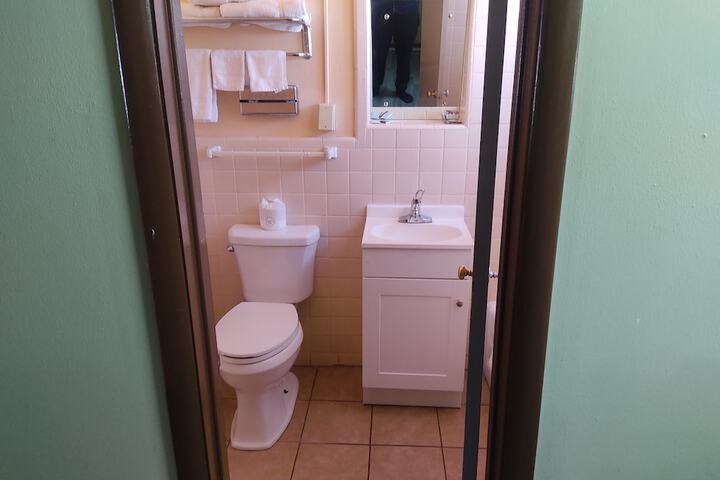 Room 17 of 28