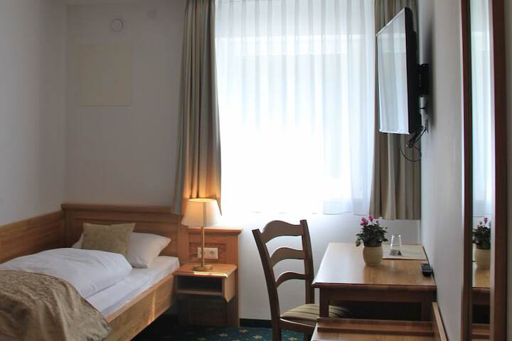 Room 11 of 45