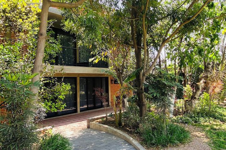 Hotel Exterior 65 of 74