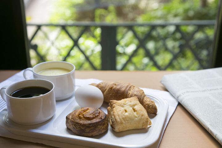 Breakfast/Coffee Service 24 of 33