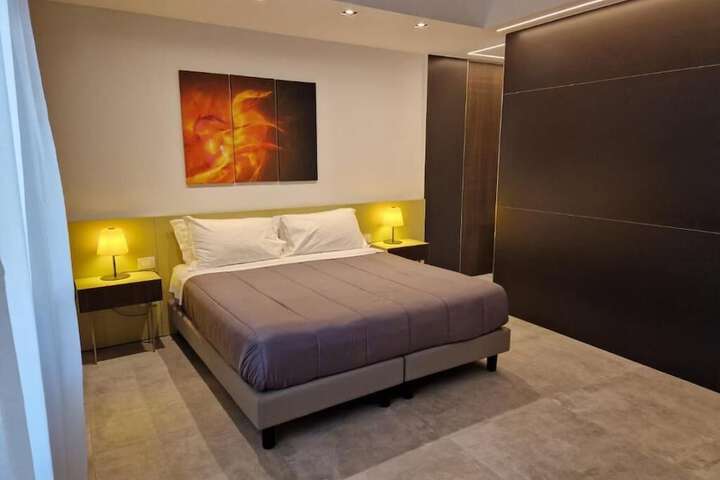 Room 12 of 19