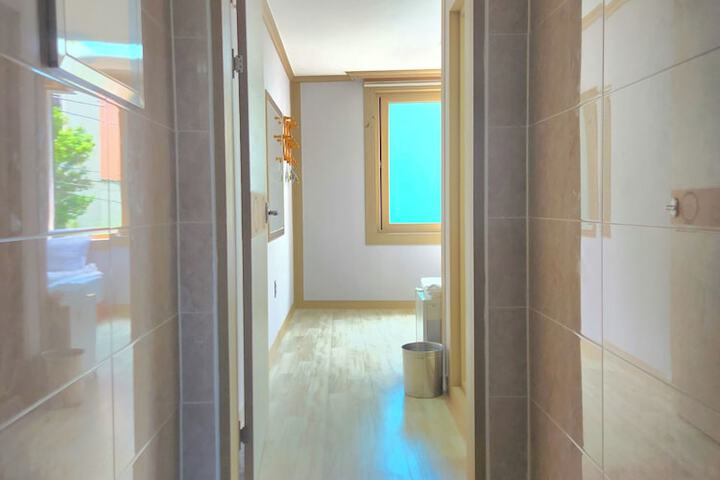 Room 12 of 29