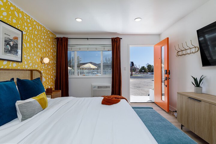 Room 25 of 105