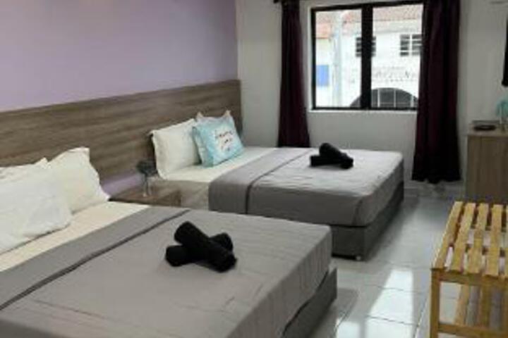 Room 7 of 9