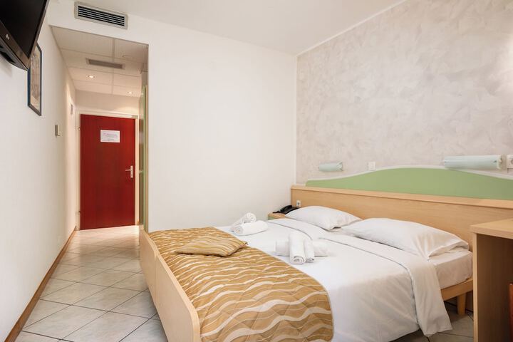 Room 10 of 56