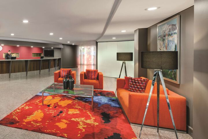 Entrance & Lobby