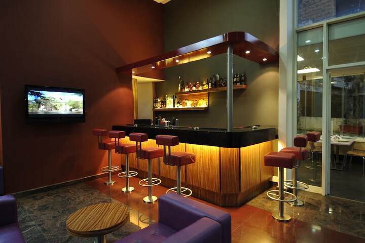Lounge 12 of 17