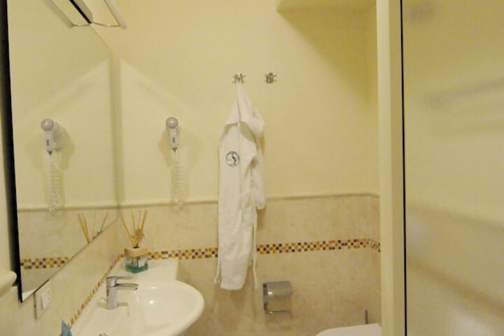 Room 146 of 159