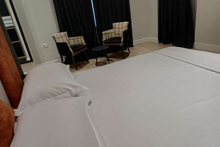 Room 10 of 132