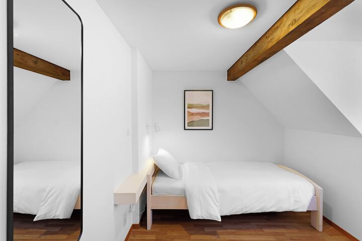 Room 9 of 62