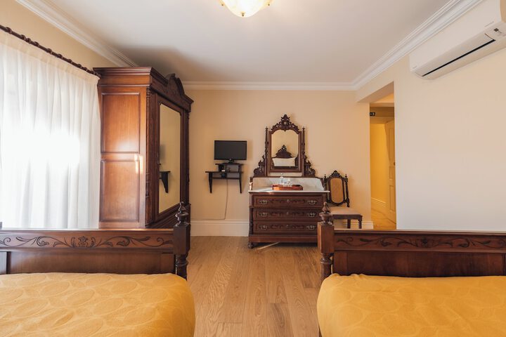 Room 16 of 193