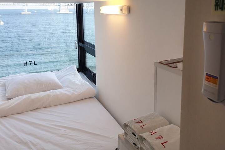 Room 16 of 72